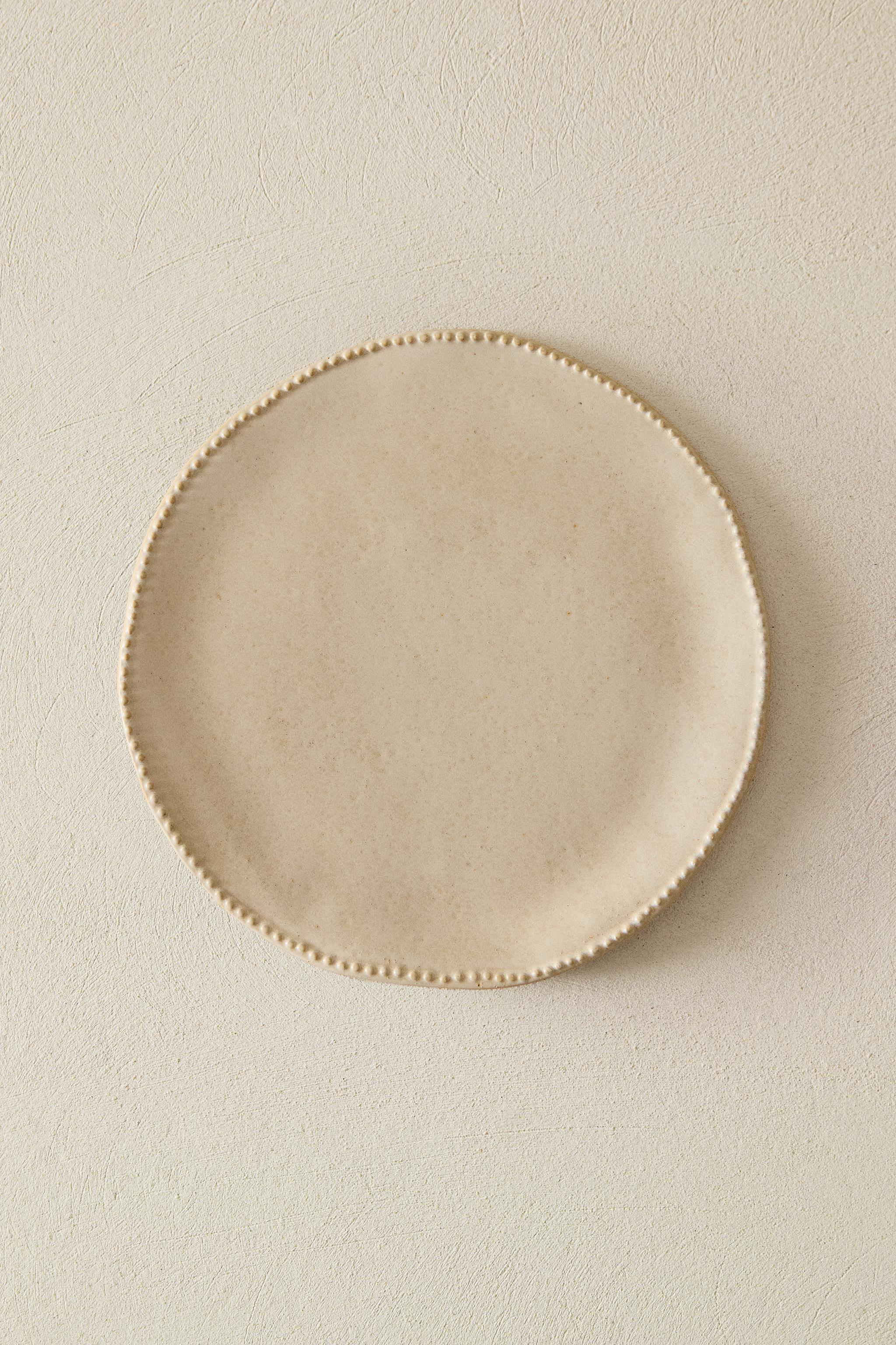 EMBOSSED STONEWARE DESSERT PLATE